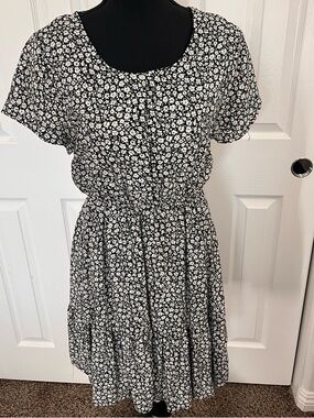 Black and White Floral Short Sleeve Dress